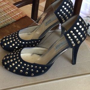 Vintage Black and Gold Studded pumps